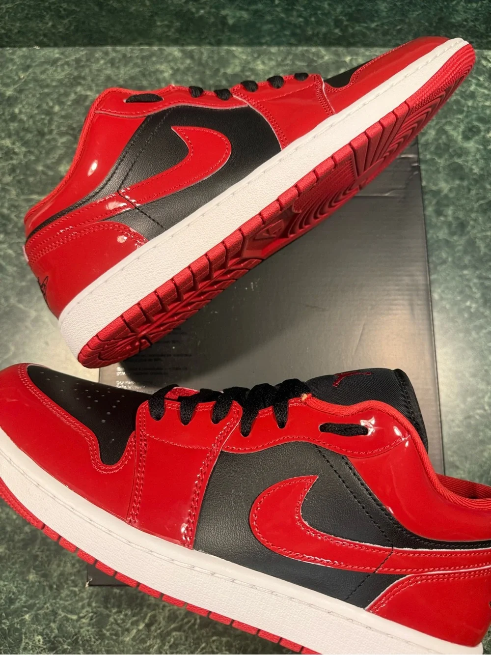 Jordan 1 Low SE Patent Varsity Red Black - Men's Low-Top Sneakers in Red & Black